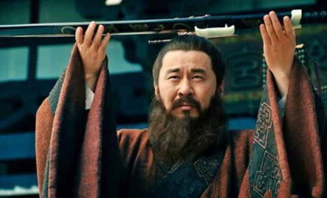 评价|刘备错失的一位人才，后来跟随曹操，被评价为勇冠贲育！