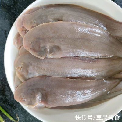 小勺|0失败！！海边人的秘制黄金炸鱼，外酥里嫩上桌秒光