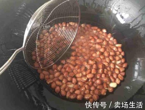 炸花生米时，只需多加一步，炸出来又香又脆，却好多人不清楚！