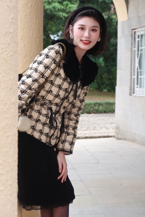 半身裙 日常穿搭没头绪?不妨试试“短外套+半身裙”,显高显瘦又有气质