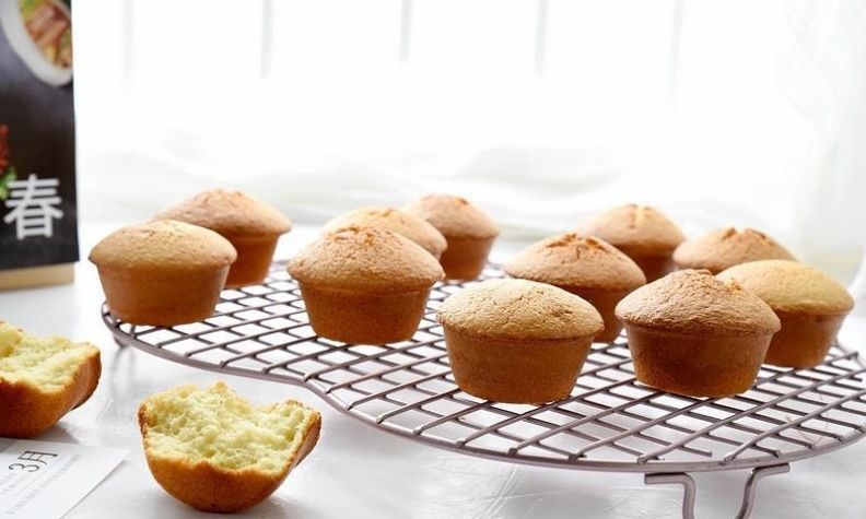 四个鸡蛋一碗面粉,做出妈妈爱吃的蜂蜜蛋糕,的确是小时候的味道