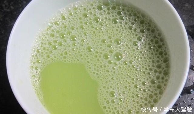 蒸鸡蛋羹时,有人加盐,有人加水,教你正确做法,又滑又嫩无蜂窝