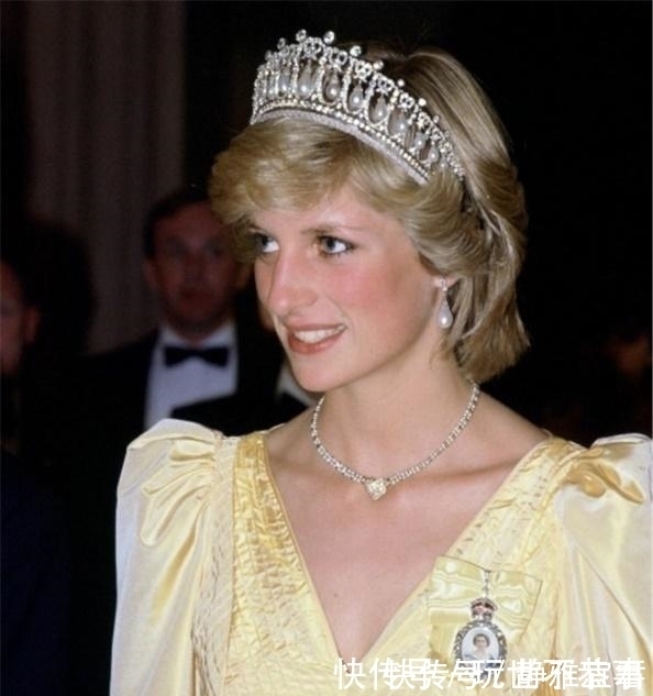 婚戒 戴安娜婚戒平淡无奇，卡米拉婚戒是无价之宝，查尔斯送礼太偏心了