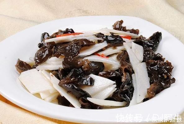 心血管疾病|黑木耳好吃却不能瞎吃,吃黑木耳有一大禁忌,现在知道还不晚