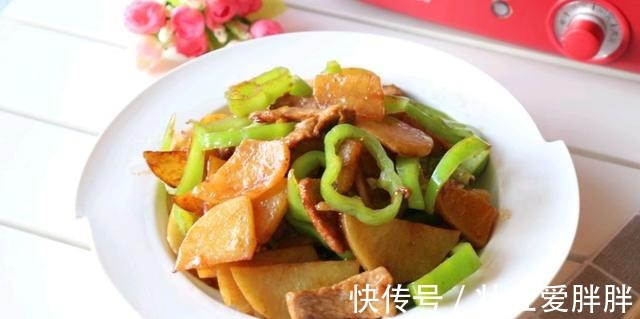 土豆|秋季，土豆别再凉拌了，试试这样炒着吃，荤素搭配，开胃易消化！