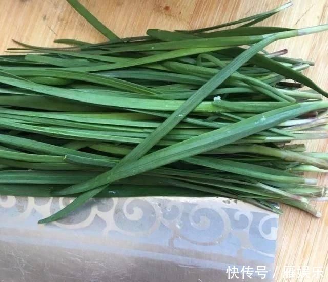 底脆皮软馅香的三鲜水煎包,这么做才好吃