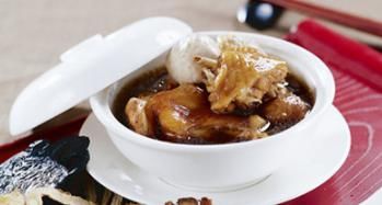 女性非常注意养生美容，如何让皮肤弹性十足？快来学会做这些吧