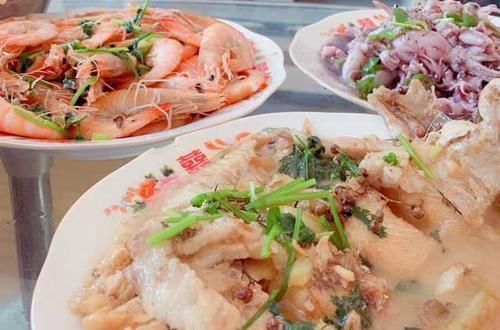 每逢过年美酒佳肴满桌,忌吃喝过度,4点帮你躲过 “美味综合症”