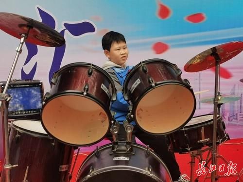  天桥|菁菁校园化作遍地开花的“天桥”，校园艺术节“嗨”出新高度