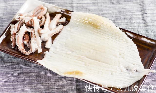 鱿鱼这么做最简单，开胃解馋又下饭，米饭遇上它有多少都不够吃！