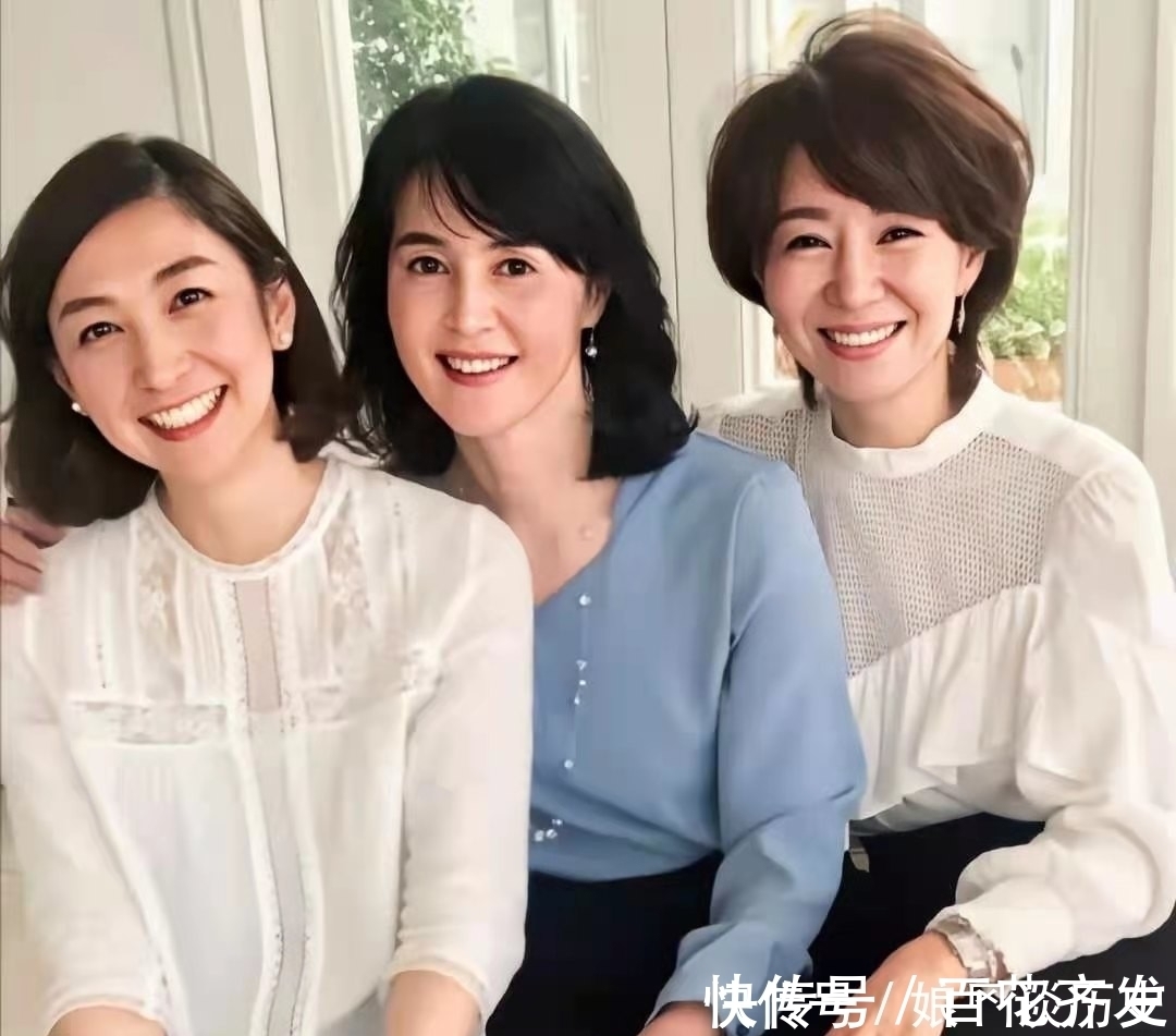 裙装|女人过50岁想要俏,出游穿搭别只选一套,瞧日本博主,美丽有气质