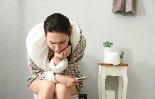 自然|为什么睡到半夜总是“自然醒”当心这2种情况,别再视若无睹