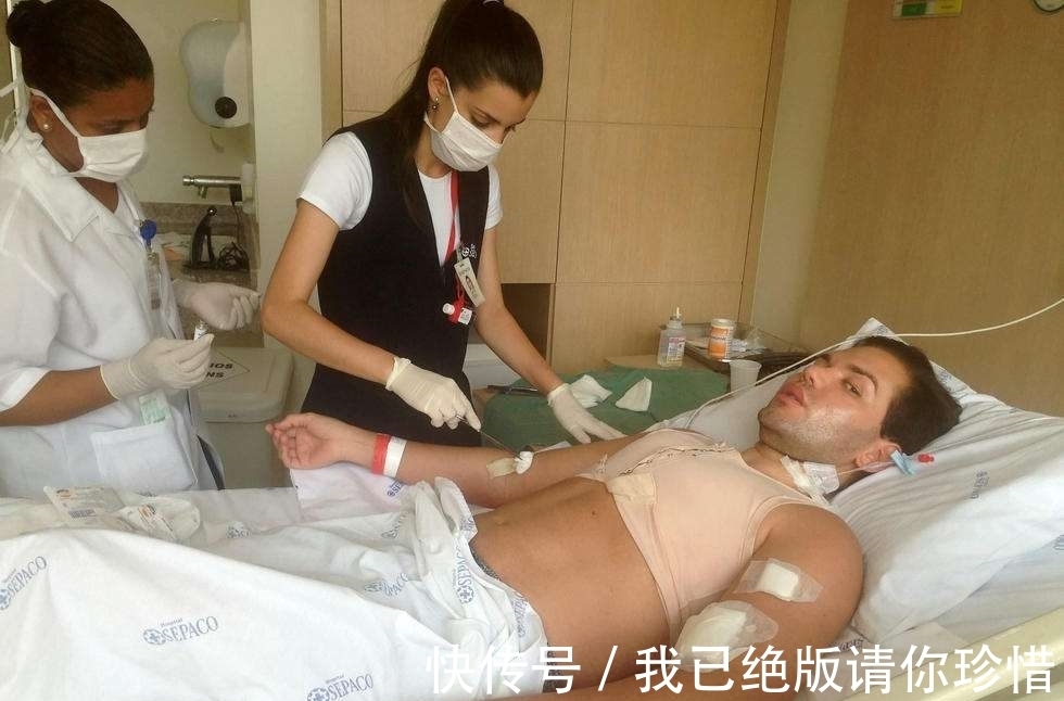 翅膀|男子花150万美元,成功在背上植入“翅膀”,网友:这能飞?