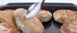 这个肉饼我家一周吃一次，不发面不饧面，外酥里嫩，吃了还想吃