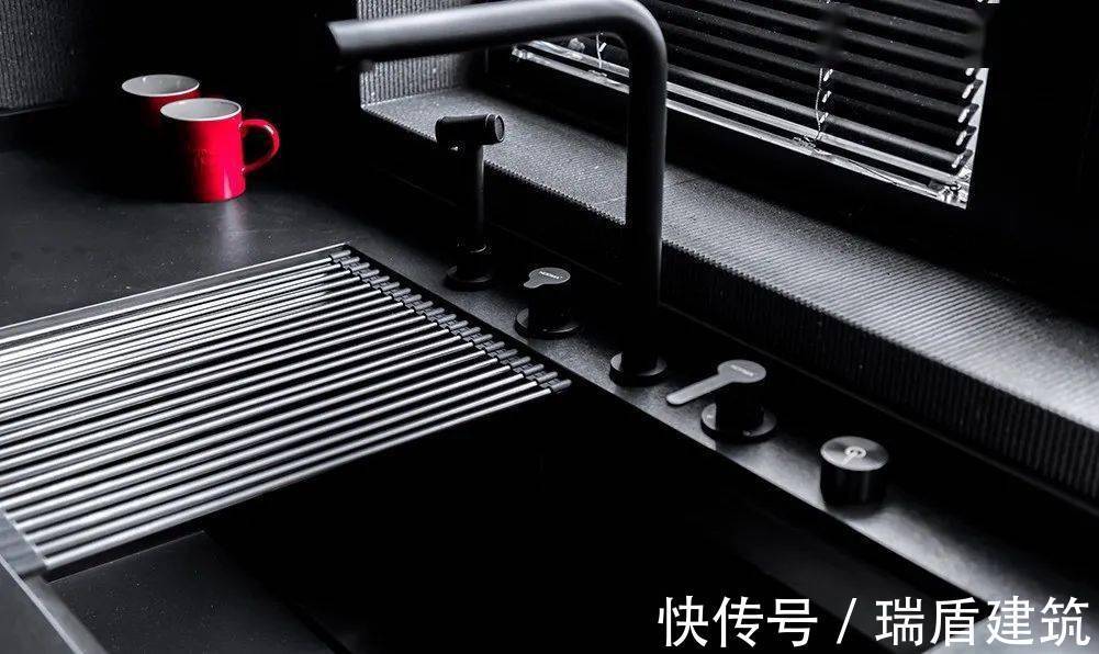 水泥板|120㎡简约高级黑，这样设计超有范！