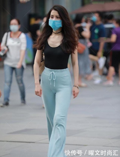 背心 垂坠式拖地喇叭裤，搭配清新背心，成熟知性而不失优雅