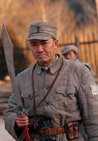 文章|看看亮剑中的团长李云龙,再看看龙文章,同样是团长为什么差距这么大