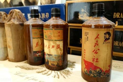 为什么茅台等酱香型酒用白瓷瓶装而其他香型的酒用玻璃瓶？