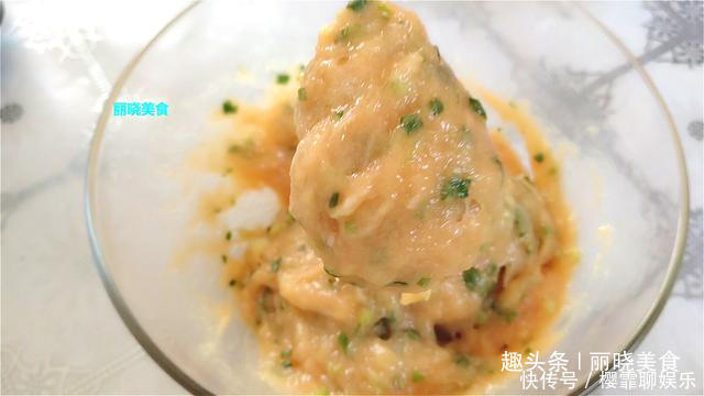 白玉菇|黄瓜别凉拌了,加一块鸡脯肉,简单一炖,汤鲜肉嫩,全家都抢着吃