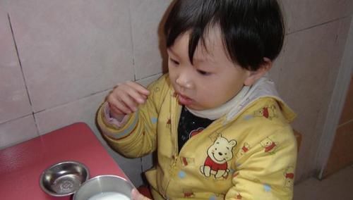 花花|6岁女儿脖颈发黑洗不掉,送医院检查,医生的解释令宝妈哭笑不得