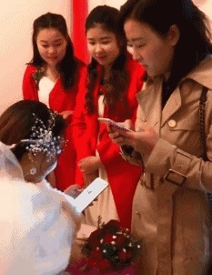|搞笑GIF： 提起裤子赶紧跑吧 这种情况就别解释了