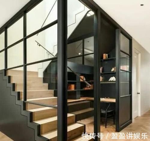 老师傅|老师傅把玻璃门装到楼梯,业主一看很不高兴!入住后发现好处太多
