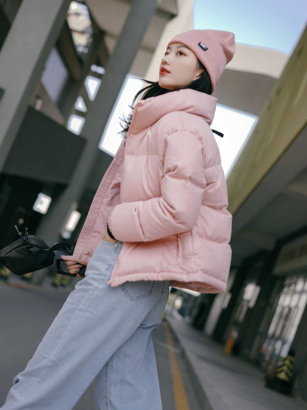 衣身 彩色羽绒服怎样选才不浮夸,照搬照抄这几种颜色,上身效果超棒