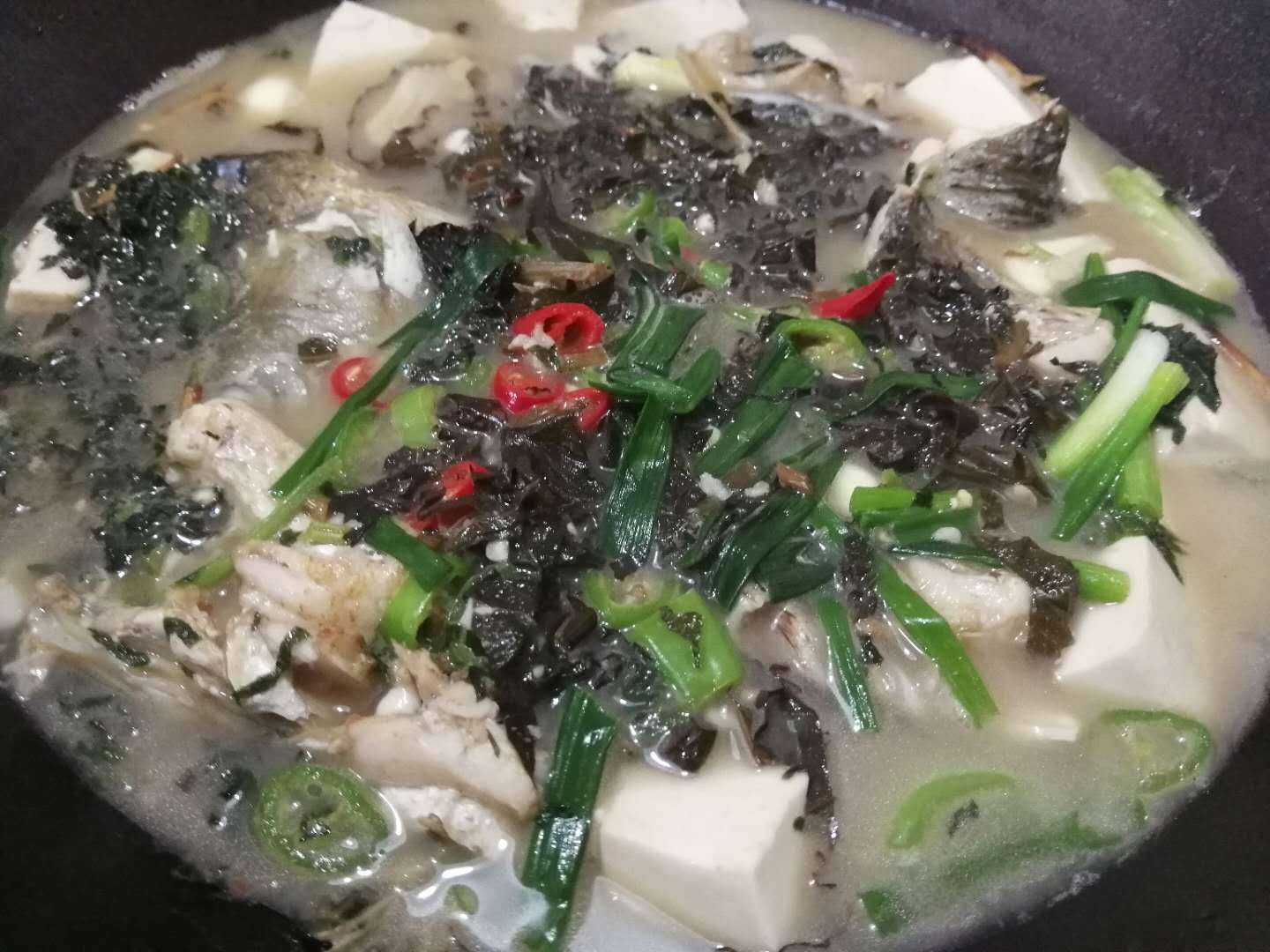  特色美食|地道湖南乡野特色美食，干红薯叶煮鱼，汤浓味美超级下饭！