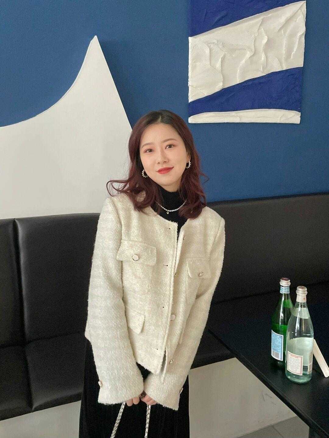 香风|日常穿搭技巧分享,高腰牛仔裤搭配小香风外套,让你美出新高度!