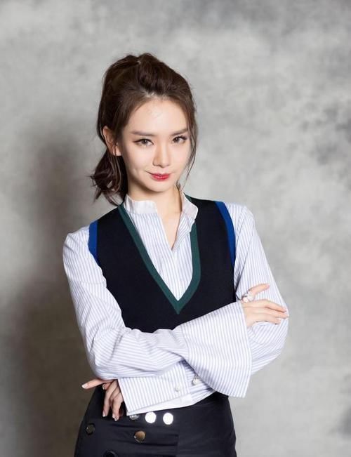 扎马尾时别犯这3个错误,不然会变得很像村花,颜值再高也白搭