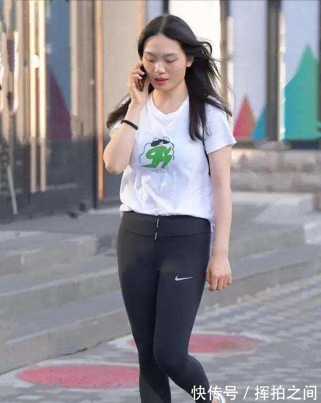 搭配|打底裤的搭配尽显时尚魅力，搭配美如画，女神风格更突出