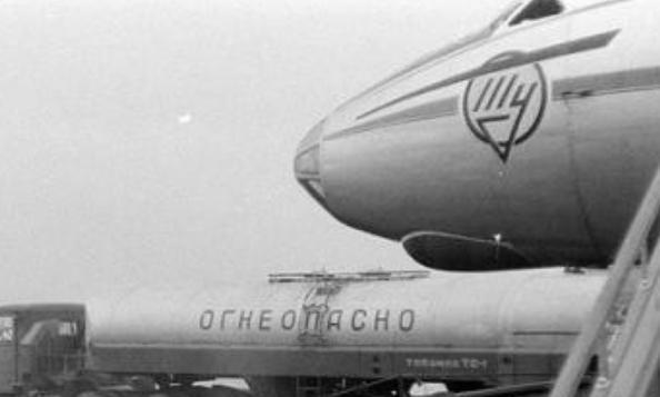 劫持|他劫持客机到中国避难，却被判坐牢8年，出狱后发现国家灭亡了！