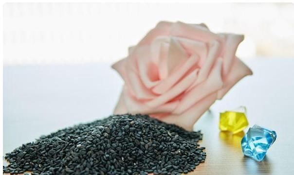  医生|为什么有些人都六七十岁了，却没怎么长白头发？听听医生怎么说