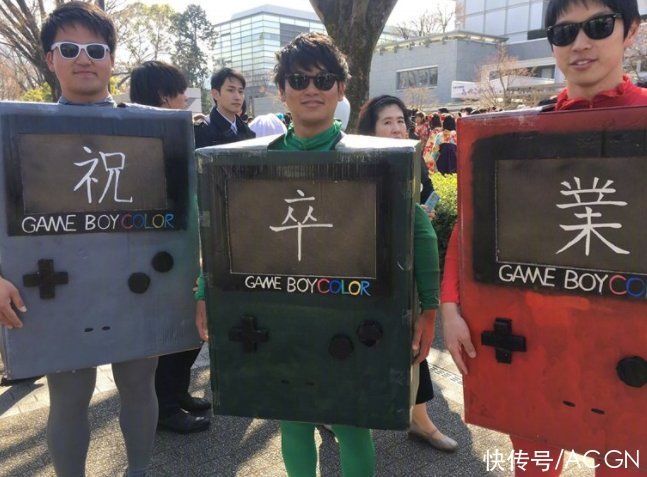 京都大学|日本学生太中二了,在课堂上COS鬼灭之刃,还给同学讲物理题