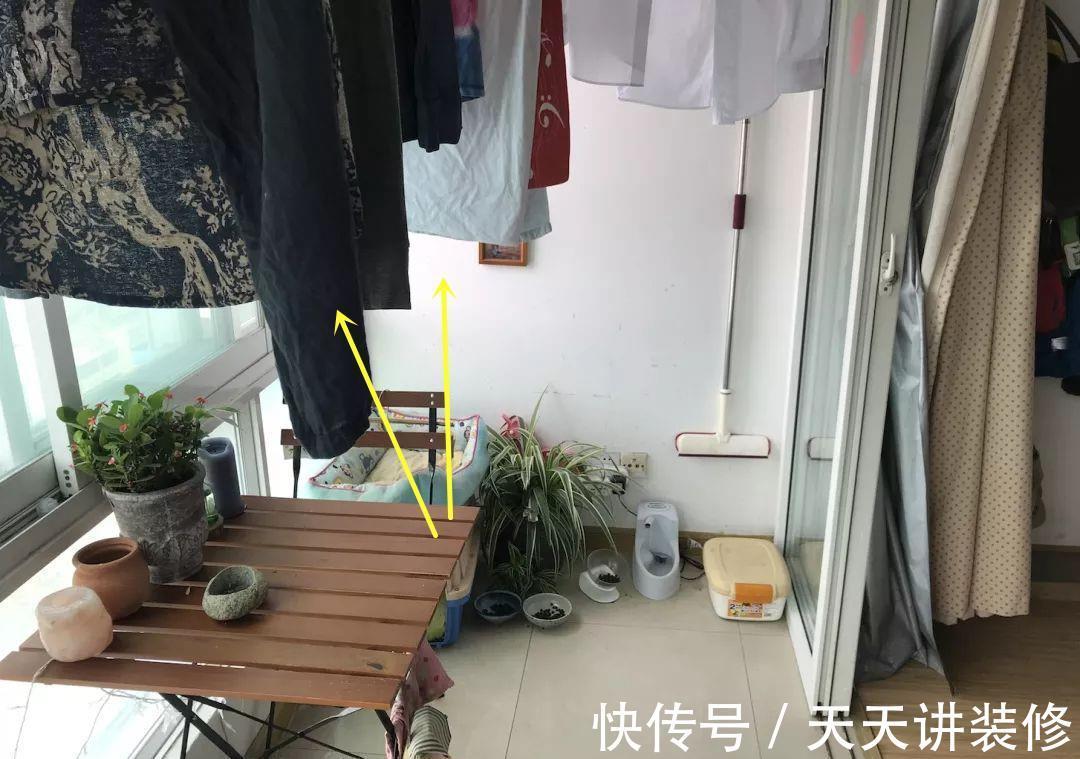 衣服|邻居太贪心,只有一个阳台,他装折叠晾衣架,一边晾晒一边改书房