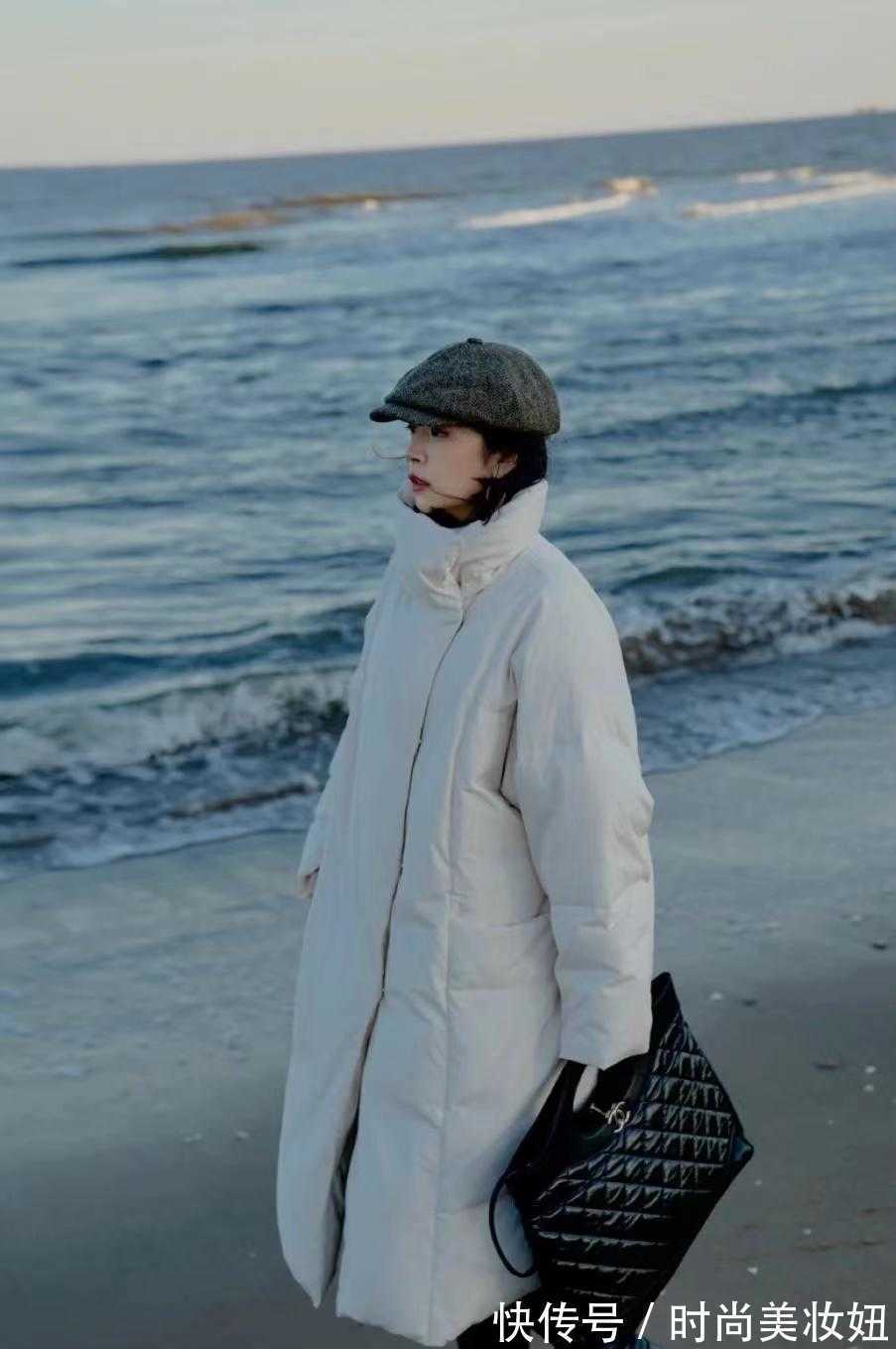 小姐姐|“长羽绒服”不一定要穿黑色,这3种颜色显气质又高级,太美了