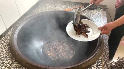 铁锅|此肉,再贵也要吃,是菜又是药,家人常吃脾胃好,我家一周吃4次!