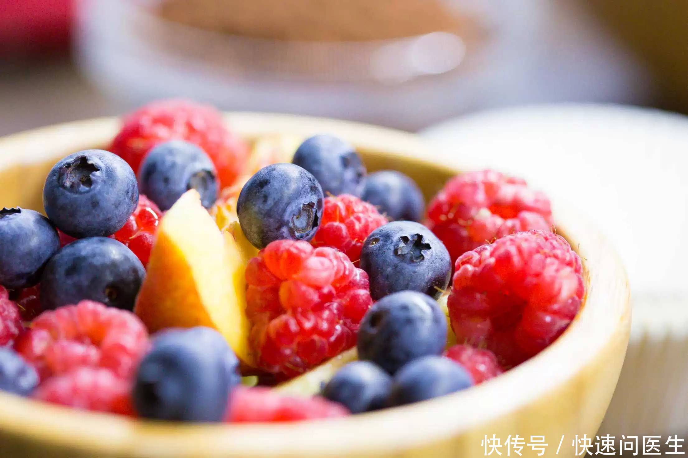 身体缺乏维生素B12,视力、肌肉、气血运行都受到影响,早发现