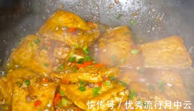 红烧豆腐的家常做法，香嫩入味，好吃又下饭，老人孩子都爱吃！