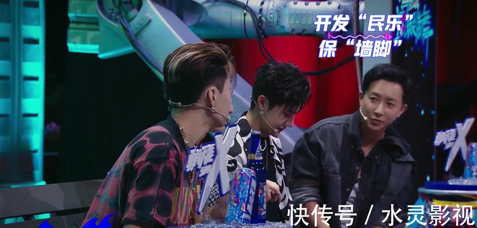 b張藝興王一博《街舞》搶人說辭好逗，卻把老外整懵，戴兔耳朵跳舞畫風可愛