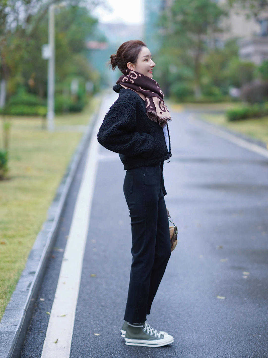 大衣 冬天穿裤子就选黑色牛仔裤,简约百搭不挑人,照着穿就对了