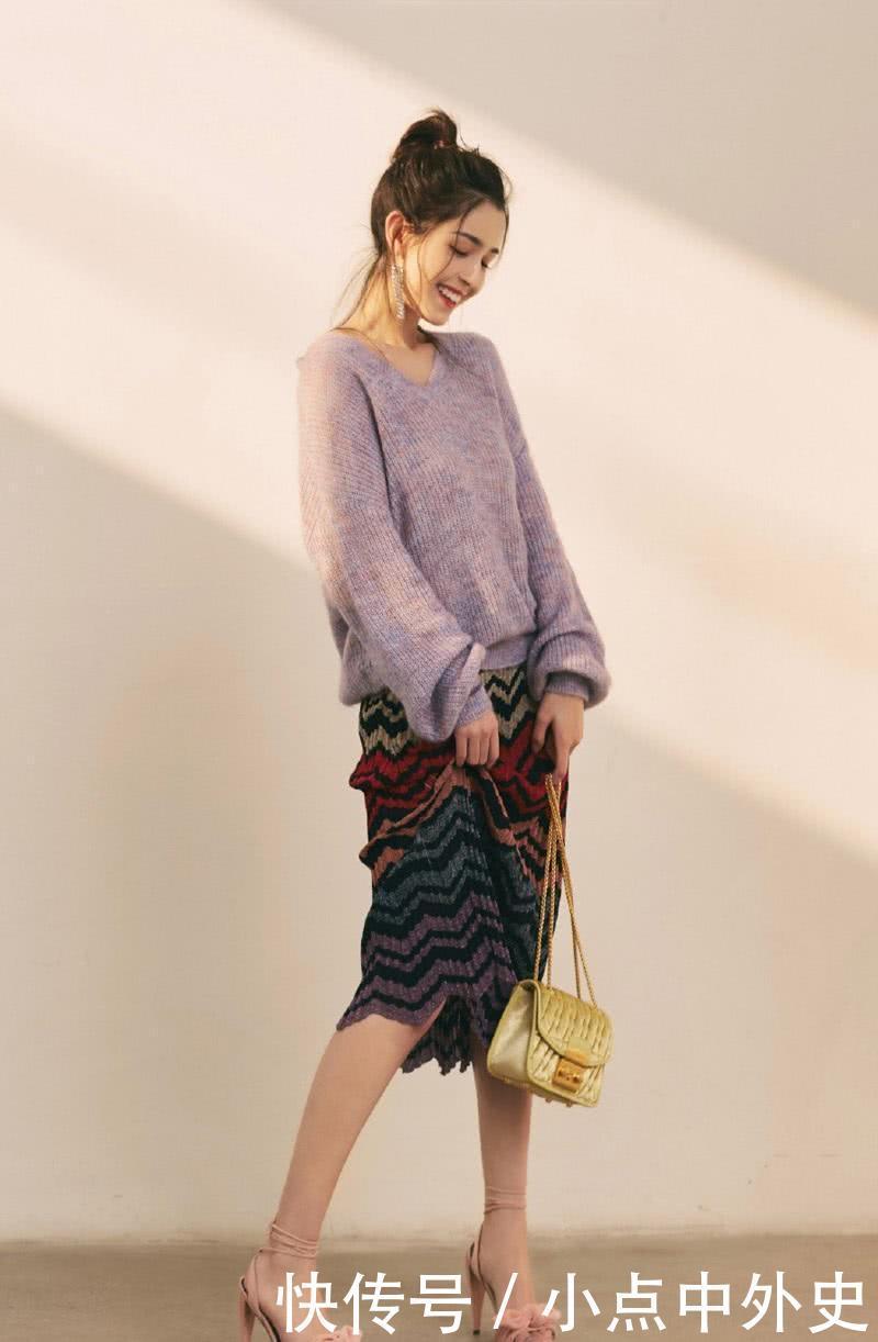 哈妮克孜的脚是有多小,35码的鞋子还大了?竟然得用丝带捆!