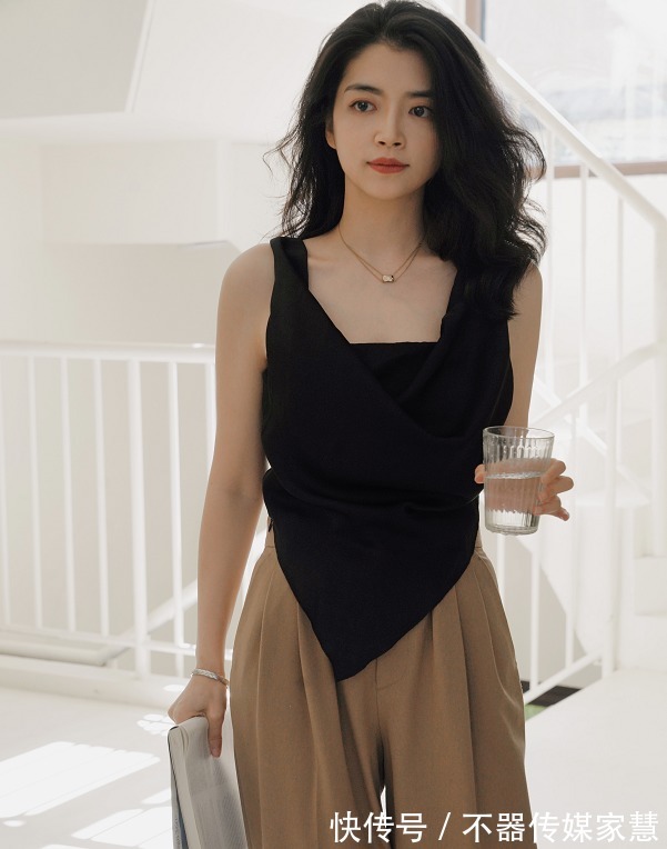 时尚博主|时尚博主三木教你做“卡其女孩”，可纯可御还百搭，穿出秋日风情