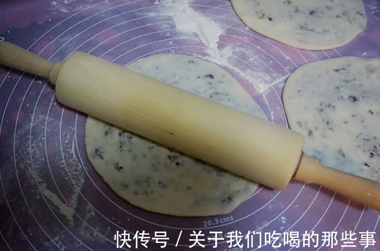 五花肉|5元1个的梅干菜肉饼，在家轻松做，酥脆咸香，放凉也不硬，特好吃
