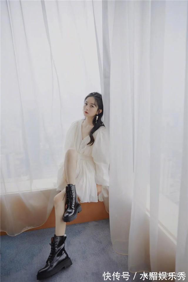 搭配 小白鞋已经过时了,今年流行的是“夏季靴”,时髦显高,堪比塑形