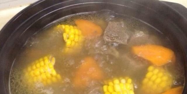 妈妈们|适合坐月子期间喝的四种汤,营养下奶又不容易发胖,产后妈妈必备