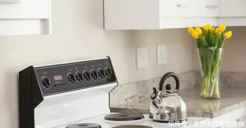 厨房|厨房油污天天擦天天脏？教你一小方法，一个月不清洁照样干净清爽