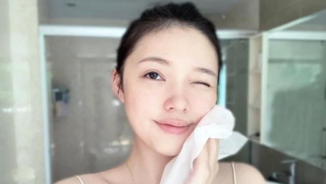 化妆棉|洗脸后,化妆水“直接拍”?难怪皮肤差还不吸收,这三点没做对!