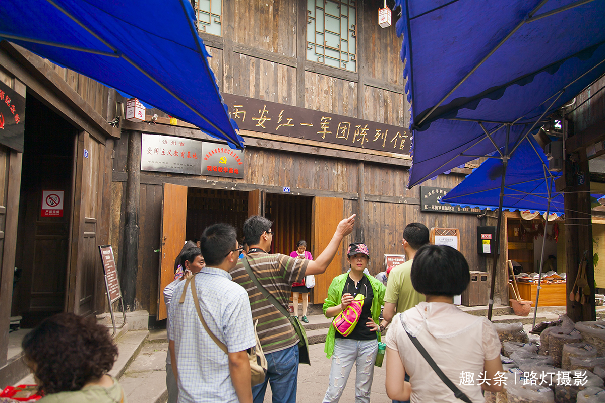 国酒茅台|神秘的丙安古镇，吊脚楼建在悬空峭壁之上，明清建筑的活化石