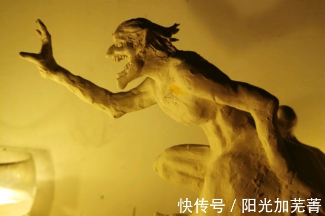 法尔克|进击的巨人OP名场面被做成雕塑,8个巨人栩栩如生,进击的巨人稳站C位